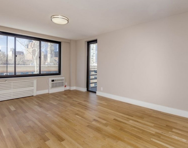 784 Columbus Avenue - Photo Thumbnail 4