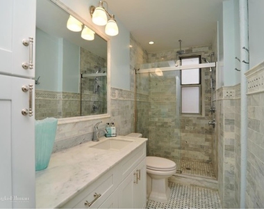 225 East 47th St - Photo Thumbnail 1