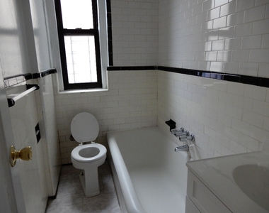 2706 Bainbridge Ave - Photo Thumbnail 4