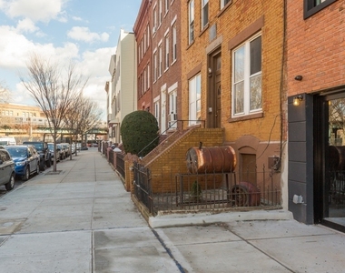 306 Macdougal St - Photo Thumbnail 11