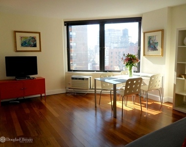 1601 Third Avenue - Photo Thumbnail 0