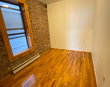 449 WEST 37 - Photo Thumbnail 3