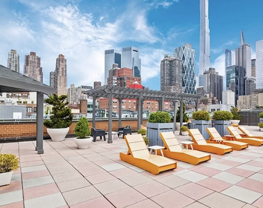 9th Ave & W 53rd St. - Photo Thumbnail 3