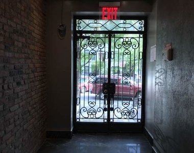 909 St Marks Avenue - Photo Thumbnail 21