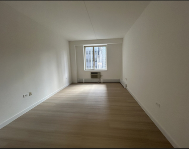 Reade Street - Photo Thumbnail 2