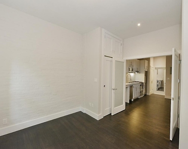 1 Bedroom on 89th Street - Photo Thumbnail 3