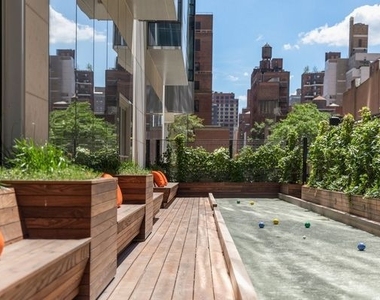 225 East 39th Street - Photo Thumbnail 2