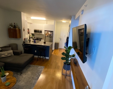 W 57th Street - Photo Thumbnail 2