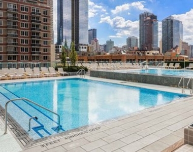 605 W 42 St - Photo Thumbnail 12