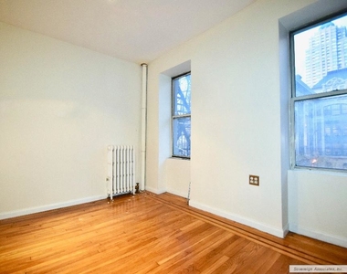 328 West 47th Street - Photo Thumbnail 2