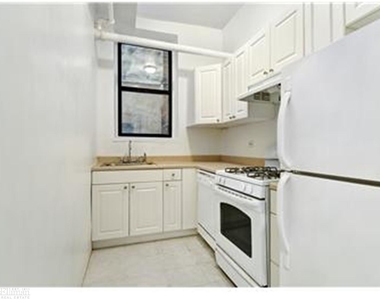 330 East 70th St - Photo Thumbnail 2