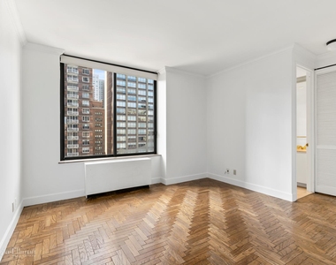 418 East 59th St - Photo Thumbnail 5