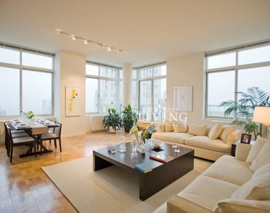 Massive Luxury Penthouse With Private Terrace, No Brokers Fee - Photo Thumbnail 0