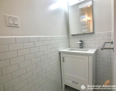 3240 Henry Hudson Parkway East - Photo Thumbnail 12