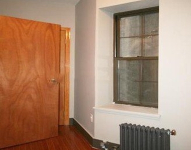 124 Macdougal Street - Photo Thumbnail 3