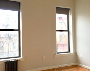 944 Marcy Avenue - Photo Thumbnail 2