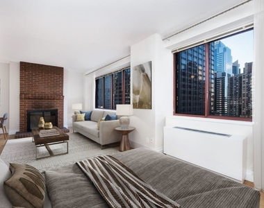 260 West 52 St - Photo Thumbnail 1