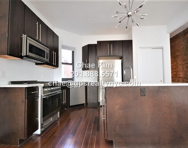 163 West 80th Street - Photo Thumbnail 5