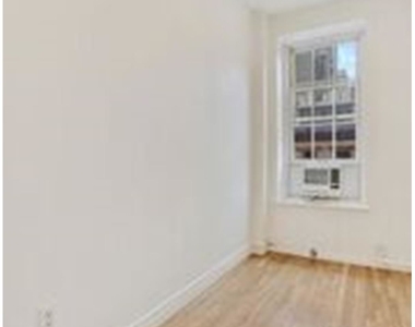 218 East 61st St - Photo Thumbnail 10