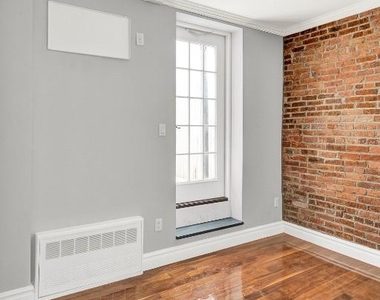 1590 Lexington Avenue - Photo Thumbnail 6