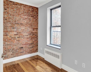 1590 Lexington Avenue - Photo Thumbnail 7