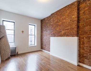 1719 Lexington Avenue - Photo Thumbnail 2