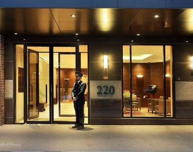 East 72nd St - Photo Thumbnail 0