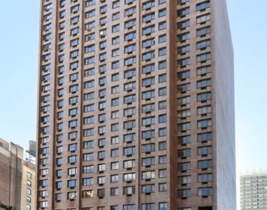 East 72nd Street - Photo Thumbnail 2