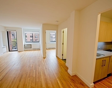 101 West 15th Street - Photo Thumbnail 4