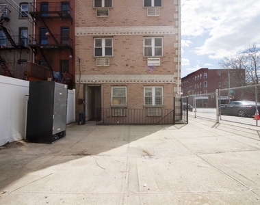 571 Putnam Ave - Photo Thumbnail 8