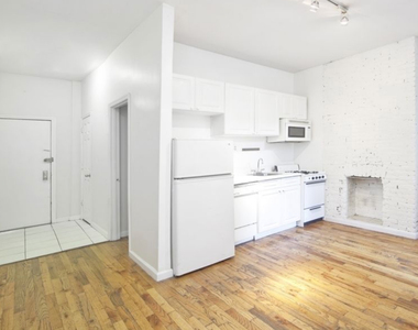 328 West 47th Street - Photo Thumbnail 6