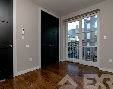 125 Leonard Street - Photo Thumbnail 5