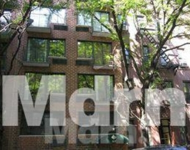 East 85th Street - Photo Thumbnail 1