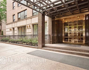 210 East 47th St - Photo Thumbnail 4