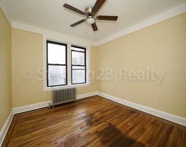 23-77 28th st - Photo Thumbnail 2