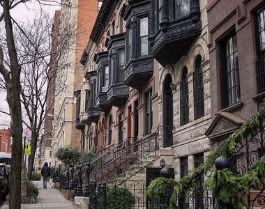 East 91st Street - Photo Thumbnail 3