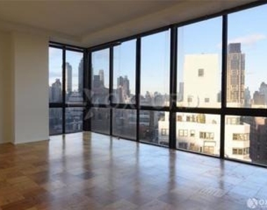 East 57th Street - Photo Thumbnail 1