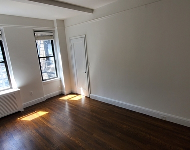 140 East 46th Street - Photo Thumbnail 3