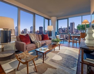 435 West 31st Street - Photo Thumbnail 1