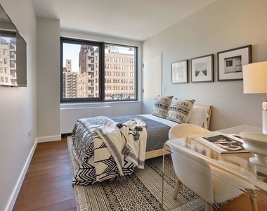 435 West 31st Street - Photo Thumbnail 2