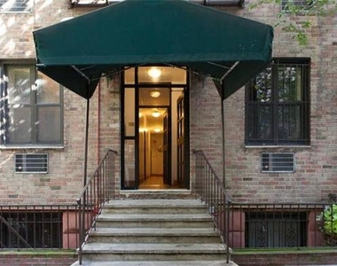 425 West 24th Street - Photo Thumbnail 4