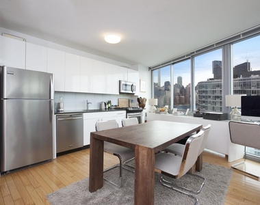 45th Avenue - Photo Thumbnail 2