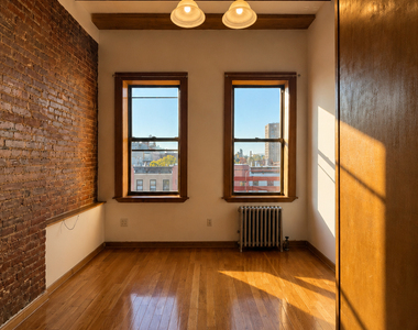 2252 1st Avenue - Photo Thumbnail 4