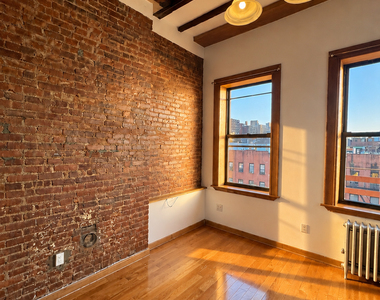 2252 1st Avenue - Photo Thumbnail 3