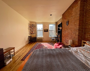 422 East 83rd Street - Photo Thumbnail 1