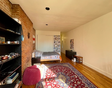 422 East 83rd Street - Photo Thumbnail 2