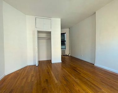 180 East 101st Street - Photo Thumbnail 2