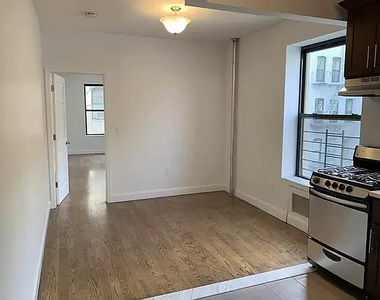 424 East 116th Street - Photo Thumbnail 3