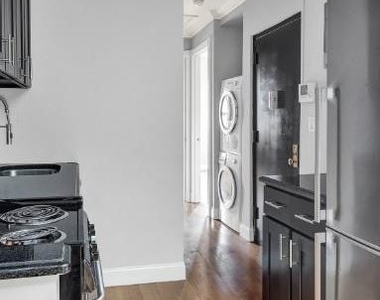 2 bed 2 bath-midtown west- no brokers fee - Photo Thumbnail 3