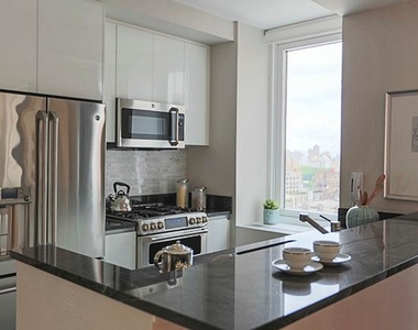 160 West 62nd Street - Photo Thumbnail 2